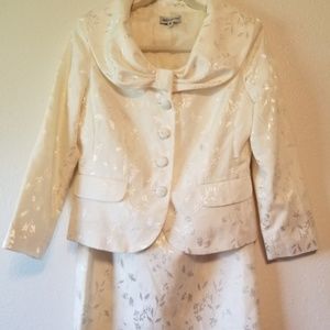 Nicolette EUC Shawl Collar White on White Suit 8